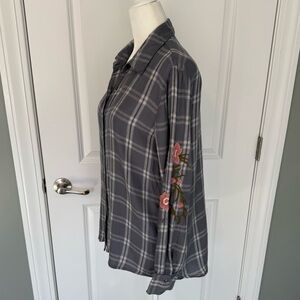NWT Francesca’s Embroidered Sleeve Plaid Shirt, S